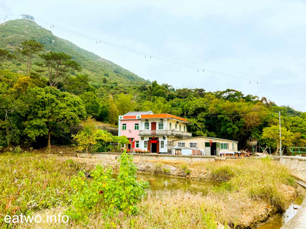 東梅古道起步登昂坪救援徑現代棧道一隅400米高近距離下瞰香港赤臘角機場宛如觀景台– eatwo 兩個人醫吓肚