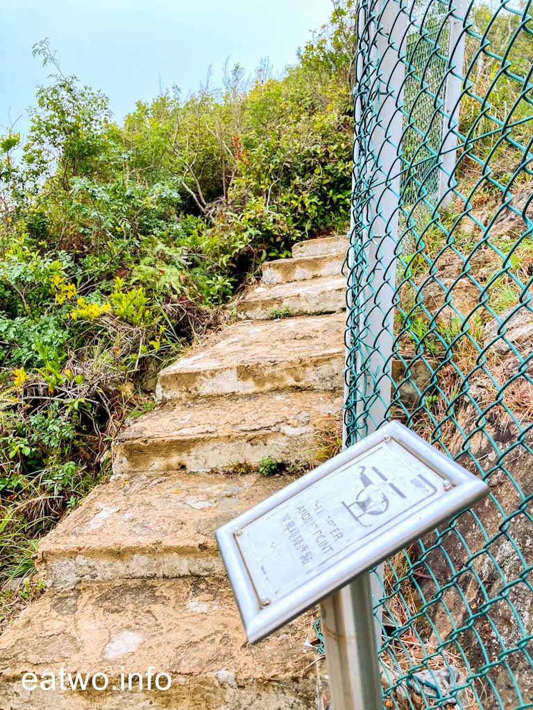 東梅古道起步登昂坪救援徑現代棧道一隅400米高近距離下瞰香港赤臘角機場宛如觀景台– eatwo 兩個人醫吓肚