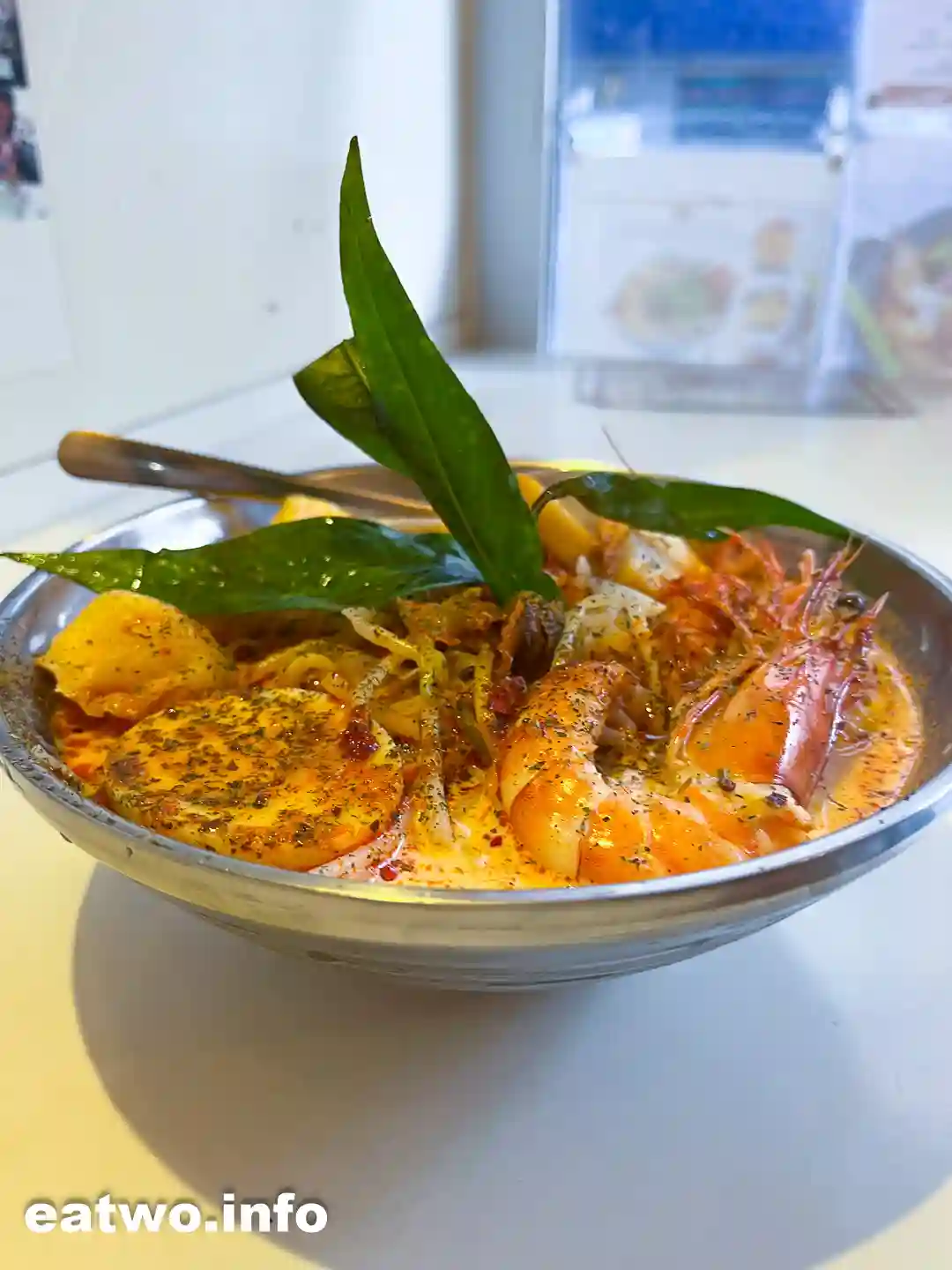 鰂魚涌肉骨茶專門店叻沙更出色！超濃稠地道馬來西亞叻沙湯底